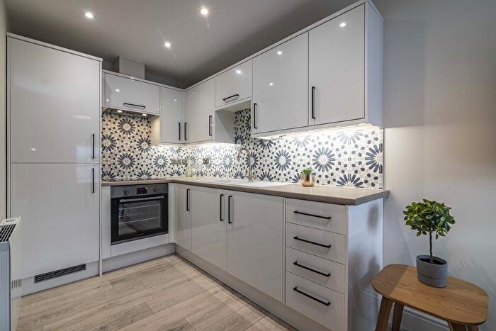 2 Bedroom Flat To Rent In Powell House // Luxury Bed & Bath Apartment // Aug, LN5