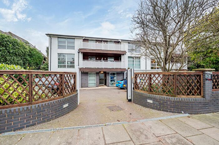 2 Bedroom Flat For Sale In Wilbury Avenue, Hove, East Sussex, BN3