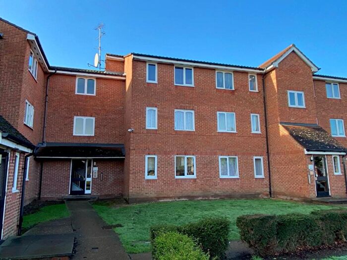 1 Bedroom Apartment To Rent In Honey Close, Dagenham, RM10