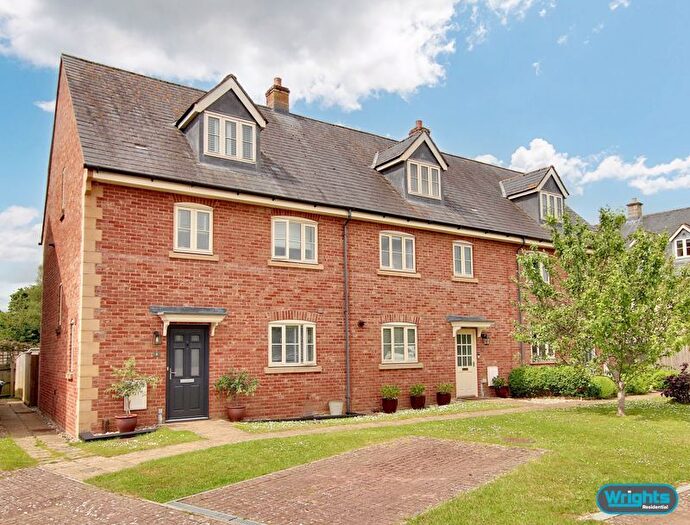 4 Bedroom Semi-Detached House To Rent In Lions Orchard, Trowbridge, BA14