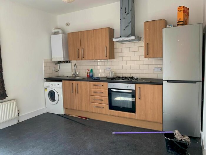 2 Bedroom Flat To Rent In Ilford, IG1