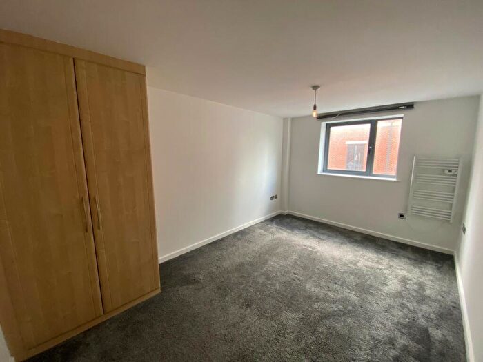 2 Bedroom Apartment To Rent In City Walk, Leeds, LS11