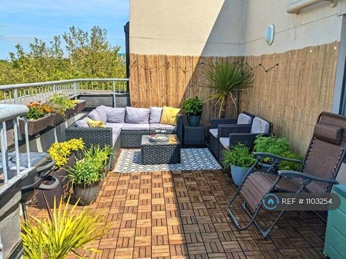 2 Bedroom Flat To Rent In Squires Court, Bristol, BS3