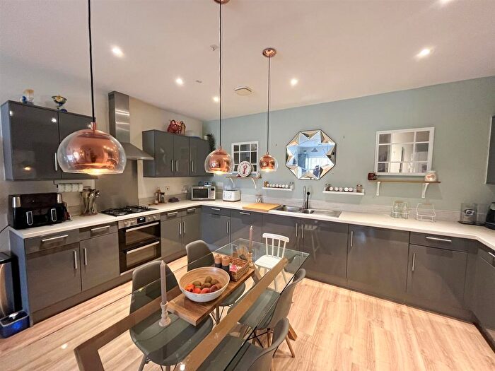 5 Bedroom Semi-Detached House For Sale In Millennium Way, Heathfield, TN21