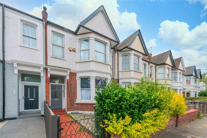 2 Bedroom Apartment To Rent In Cholmondeley Avenue, London, NW10