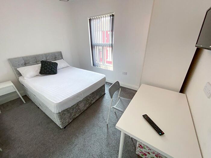3 Bedroom Terraced House To Rent In Grantham Street, L6