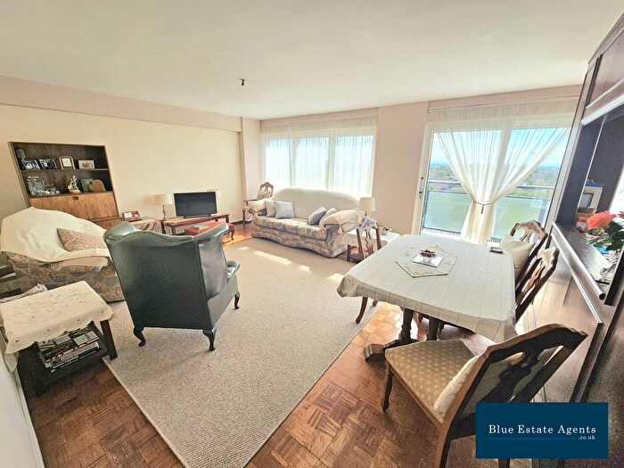 2 Bedroom Flat For Sale In Wheatlands, Hounslow, TW5