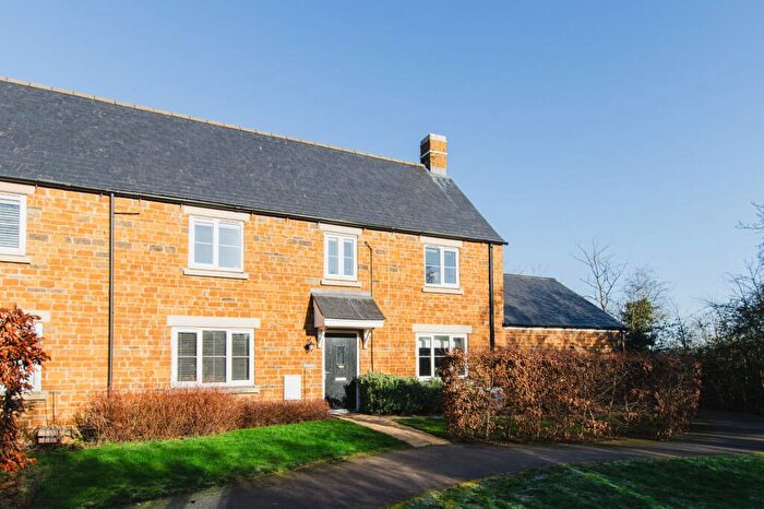 4 Bedroom Semi-Detached House For Sale In Darby Close, Bloxham, OX15