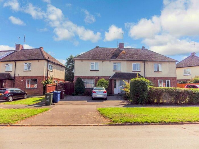 3 Bedroom Semi-Detached House To Rent In The Fairway, Banbury, Oxfordshire, OX16