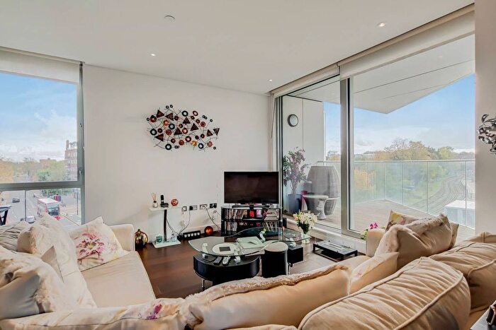 2 Bedroom Flat To Rent In Plaza Gardens, East Putney, London, SW15