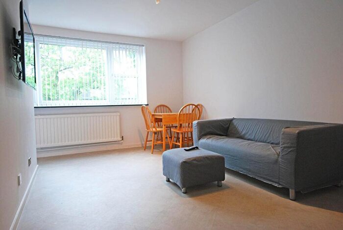 Flat To Rent In Rothesay Court, Oval, SE11