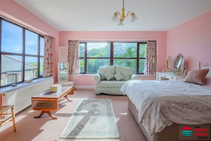 4 Bedroom Detached House For Sale In Ty'n Lon, Abererch, LL53