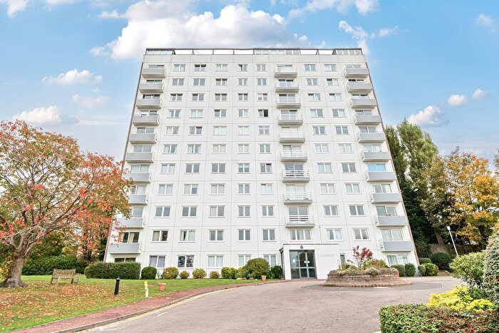 2 Bedroom Flat For Sale In Eaton Drive, Kingston Upon Thames, KT2