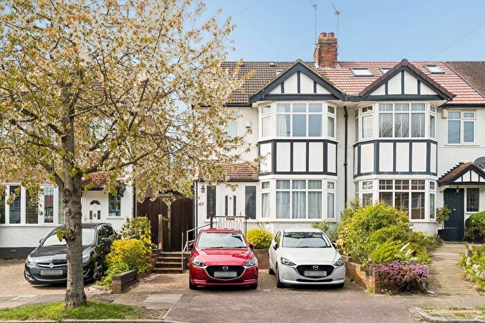 4 Bedroom Semi Detached House For Sale In Durley Avenue, Pinner, HA5