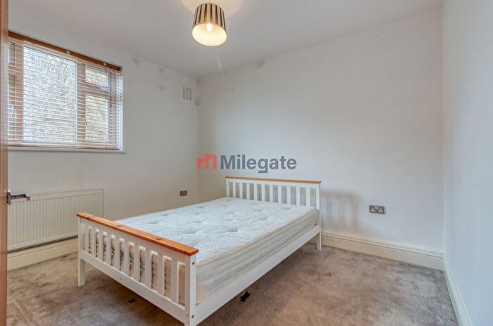 4 Bedroom Flat To Rent In Jebb Avenue, London, SW2