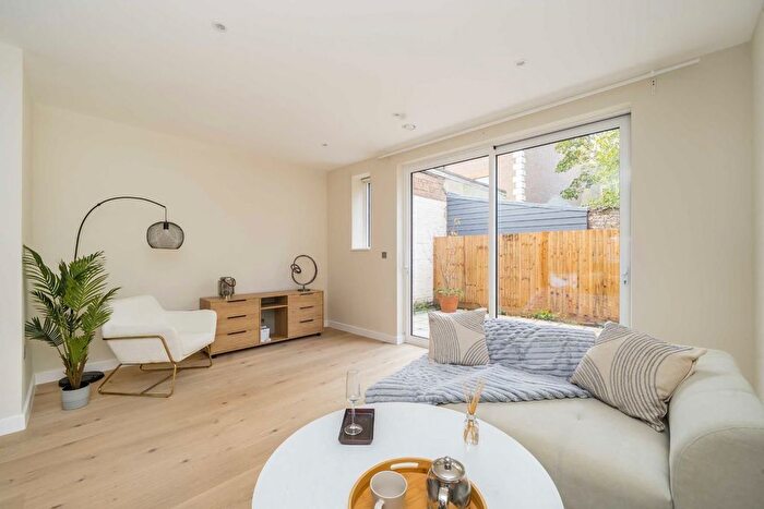 3 Bedroom Property For Sale In Warwick Road, Ealing, W5