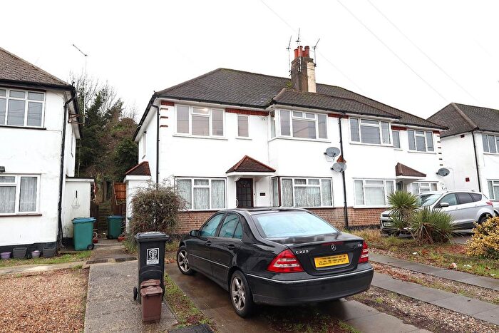 2 Bedroom Maisonette To Rent In Courtlands Drive, Watford, WD17