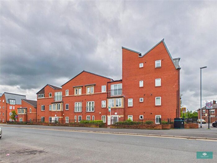 2 Bedroom Apartment For Sale In Waverley Street, Oldham, Greater Manchester, OL1