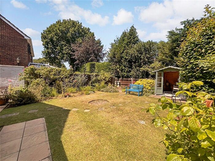 4 Bedroom Link Detached House For Sale In Beacon Walk, Tenterden, Kent, TN30