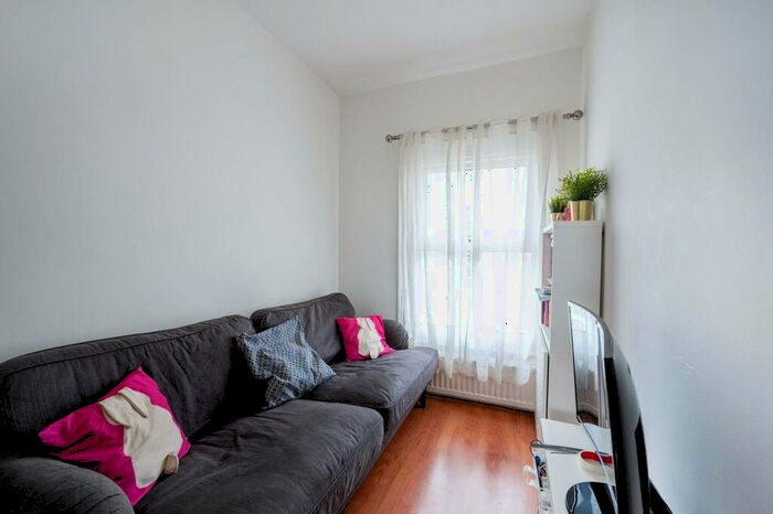 2 Bedroom Flat To Rent In Sumner Road, Croydon, CR0