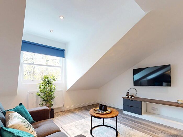 Apartment To Rent In Apt, Hyde Terrace #, LS2