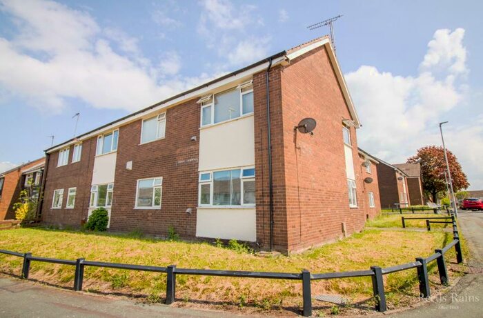 3 Bedroom Apartment To Rent In Stokesay Court, Ellesmere Port, Cheshire, CH65