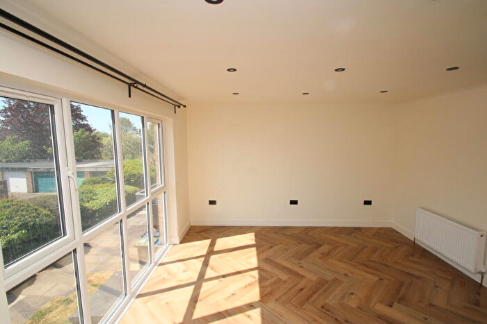 2 Bedroom House To Rent In Leyburn Gardens, Croydon, CR0