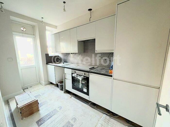 2 Bedroom Apartment To Rent In Mottingham Road, London, SE9