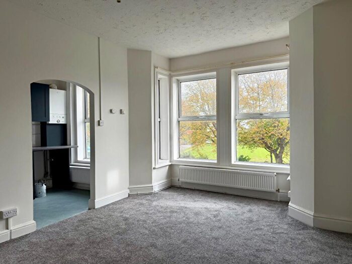 1 Bedroom Flat To Rent In Flat, Kirkley Cliff Road, Lowestoft, NR33