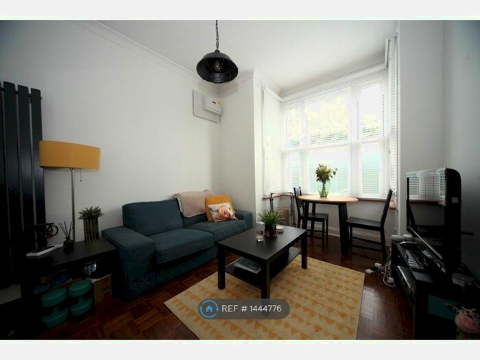 1 Bedroom Flat To Rent In Upper Latimore Road, St. Albans, AL1