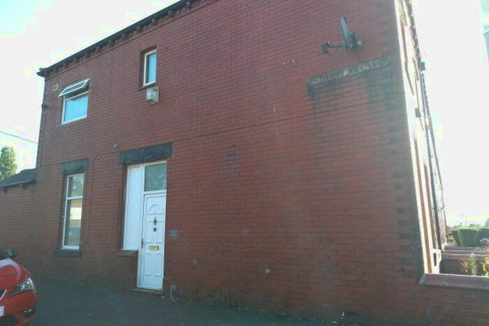 3 Bedroom End Of Terrace House To Rent In Fourth Avenue, Oldham, OL9