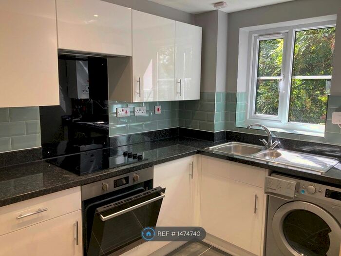 1 Bedroom Flat To Rent In Gladbeck Way, Enfield, EN2