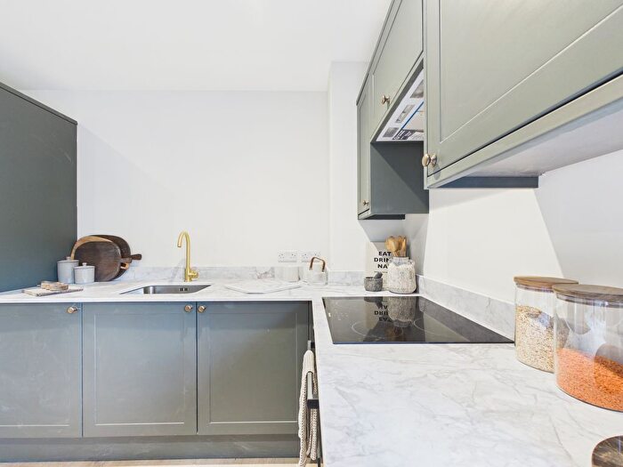 1 Bedroom Flat To Rent In High Street, Worthing, BN11