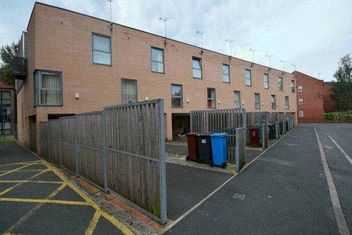 3 Bedroom Town House To Rent In Southcombe Walk, Hulme, Manchester., M15