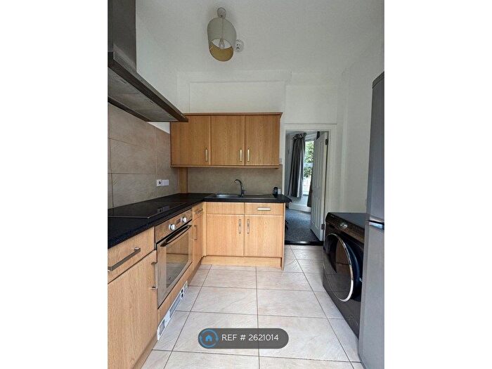 1 Bedroom Flat To Rent In Priory Avenue, High Wycombe, HP13