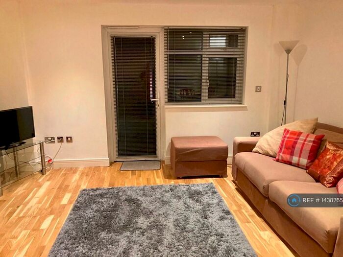 1 Bedroom Flat To Rent In Goswell Road, Clerkenwell, EC1V