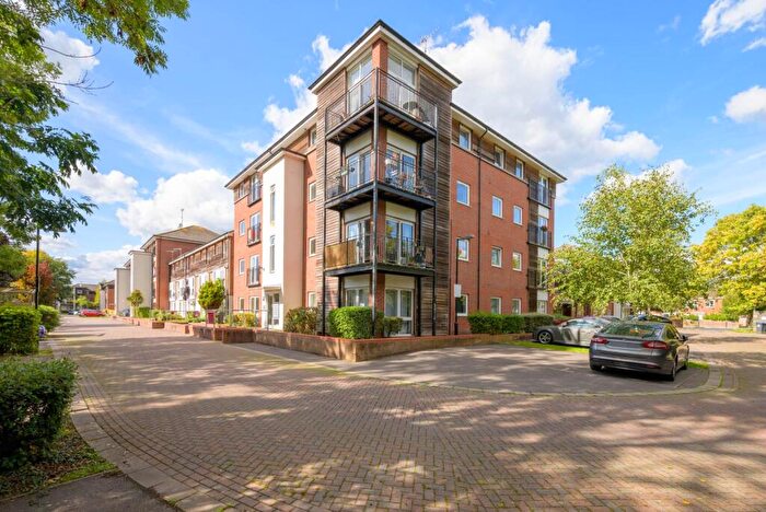 1 Bedroom Apartment For Sale In Meadow Way, Caversham, RG4