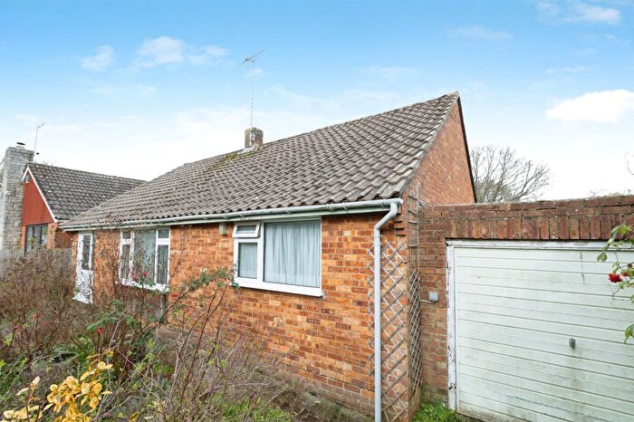 2 Bedroom Detached Bungalow For Sale In Elms Close, Sandleheath, Fordingbridge, SP6