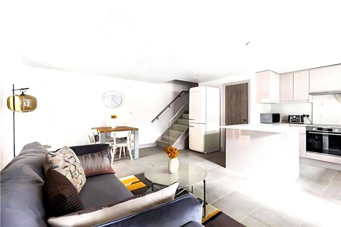 4 Bedroom Apartment To Rent In Friars Mead, London, E14