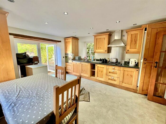 3 Bedroom Detached House For Sale In Llangernyw, LL22