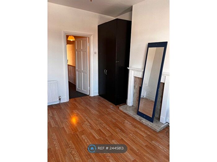 2 Bedroom Flat To Rent In Oxlow Lane, Dagenham, RM10