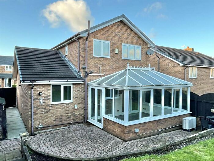 3 Bedroom Detached House For Sale In Carr Bank, Glossop, SK13