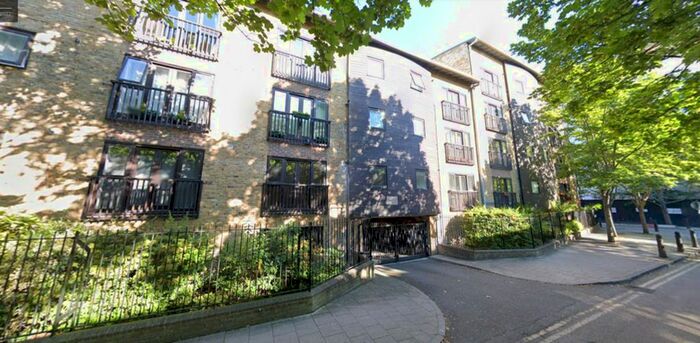 2 Bedroom Flat To Rent In Porter Street, London, SE1