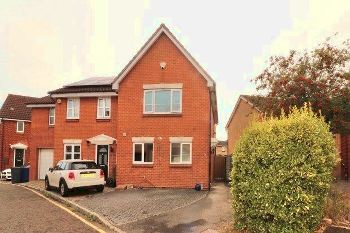 3 Bedroom Property To Rent In Swallow Close, Grays, RM16