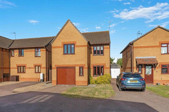 3 Bedroom Detached House For Sale In Longworth Close, Banbury, OX16