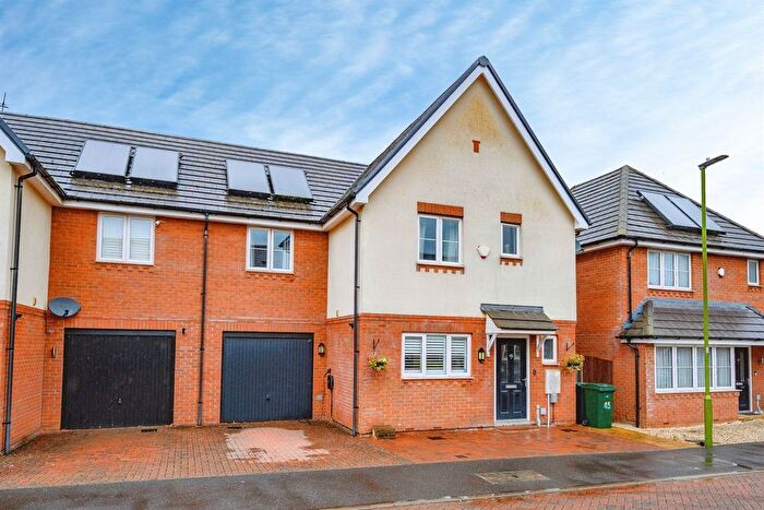4 Bedroom Semi-Detached House For Sale In Burbridge Road, Leavesden, Watford, WD25