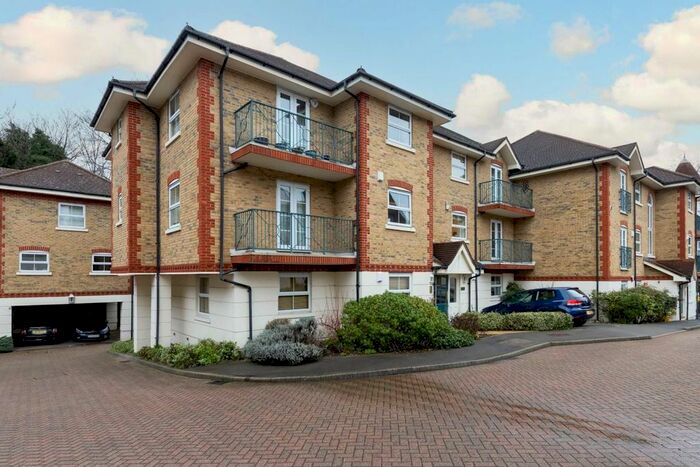 2 Bedroom Flat To Rent In Parkgate Mews, London, N6