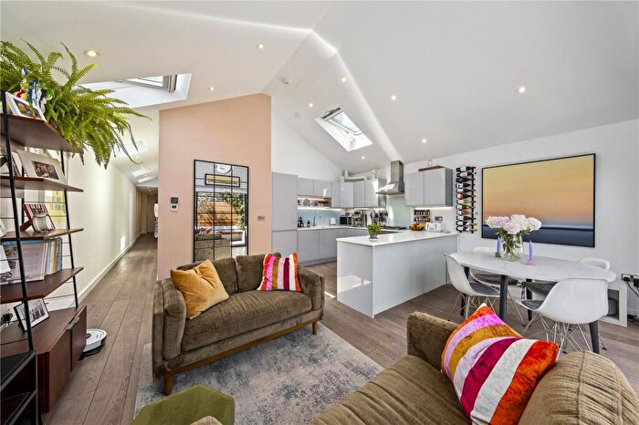 3 Bedroom Apartment For Sale In Sheen Lane, East Sheen, SW14