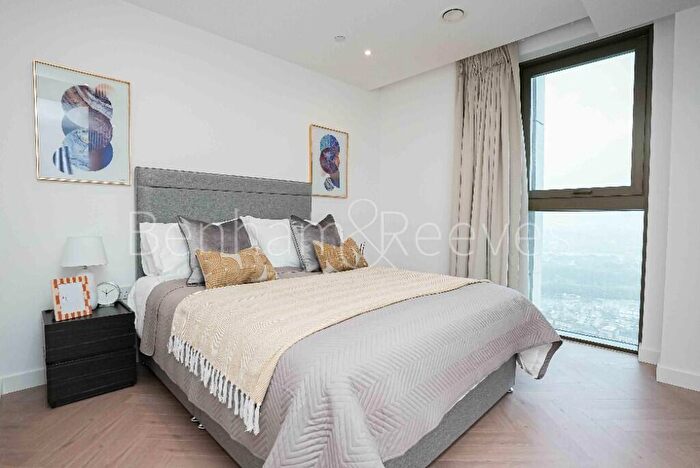 2 Bedroom Apartment To Rent In One Thames Quay, Canary Wharf, E14