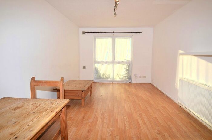 1 Bedroom Flat To Rent In Highfield Hill, Crystal Palace, SE19